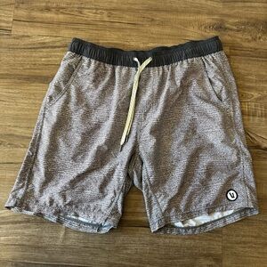 Vuori Kore Mens Drawstring Athletic Shorts Sz L Lined Athletic Running